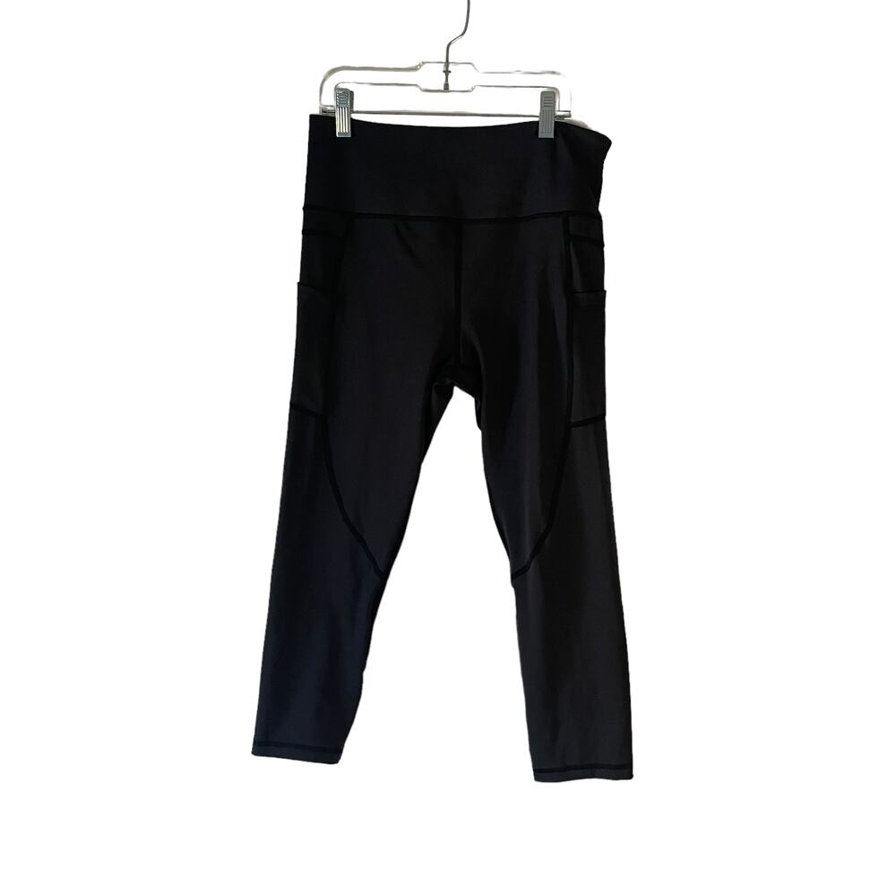 Zyia Active NWOT  Women's Size 8-10 Medium Black Cropped Tight